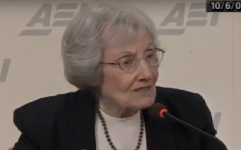 Gertrude Himmelfarb (Captura de pantalla: YouTube)