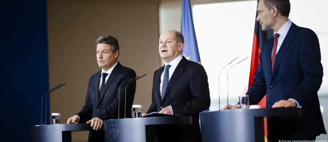 De izquierda a derecha: el Ministro de Economía, Robert Habeck, el canciller Olaf Scholz y el Ministro de Finanzas, Christian Lindner.Imagen: Florian Gaertner/photothek/IMAGO