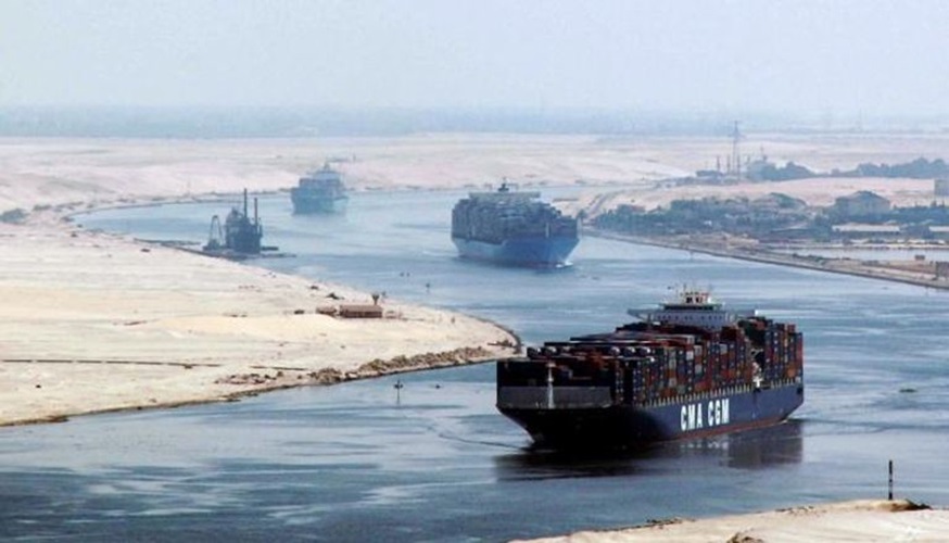La interrupciòn o disminución del tráfico marítimo por el canal de Suez puede ser un punto de fricción que derive en una guerra de mayores dimensiones. Las milicias hutíes están disparando a buques que transportan mercancías por el estrecho.