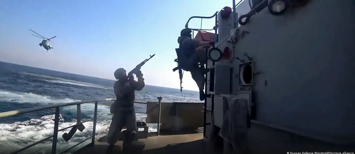 Hace un año los tres países habían realizado maniobras navales conjuntas en el Mar Arábigo. (Foto de archivo: 18.03.2023) Imagen: Russian Defense Ministry/AP/picture alliance