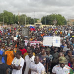 Partidarios de la junta gobernante de Níger se reúnen para una protesta convocada para rechazar la interferencia extranjera, en Niamey, Níger, el 3 de agosto de 2023.(AP Foto/Sam Mednick, Archivo)