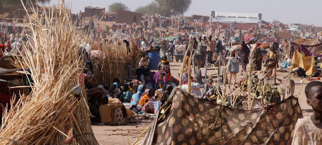 © UNICEF/Mohammed Jamal Las familias que huyeron de El Fasher, en Darfur del Norte, buscan refugio en un campamento para personas desplazadas.